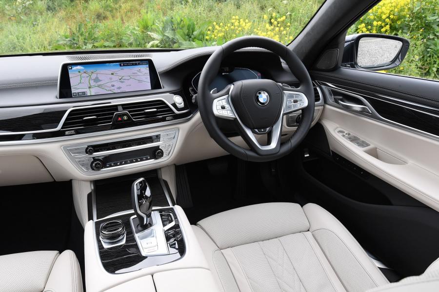 Торпедо BMW 745Le xDrive (G12) 2019 года  (UK) (фото 14 из 26)